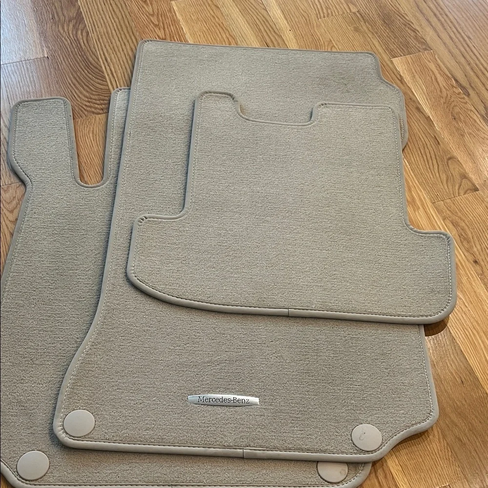 Tan Car Floor Mats. New only 3 pieces as you see on the pictures. No used - Picture 2 of 9
